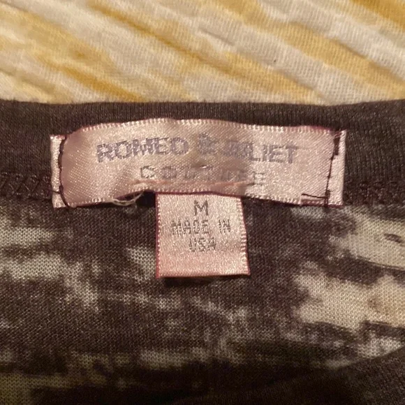 Rock n out fun top! - Picture 6 of 6